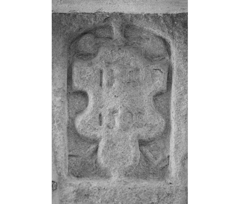 Imagen: Escudo tallado en piedra Casa Bernat